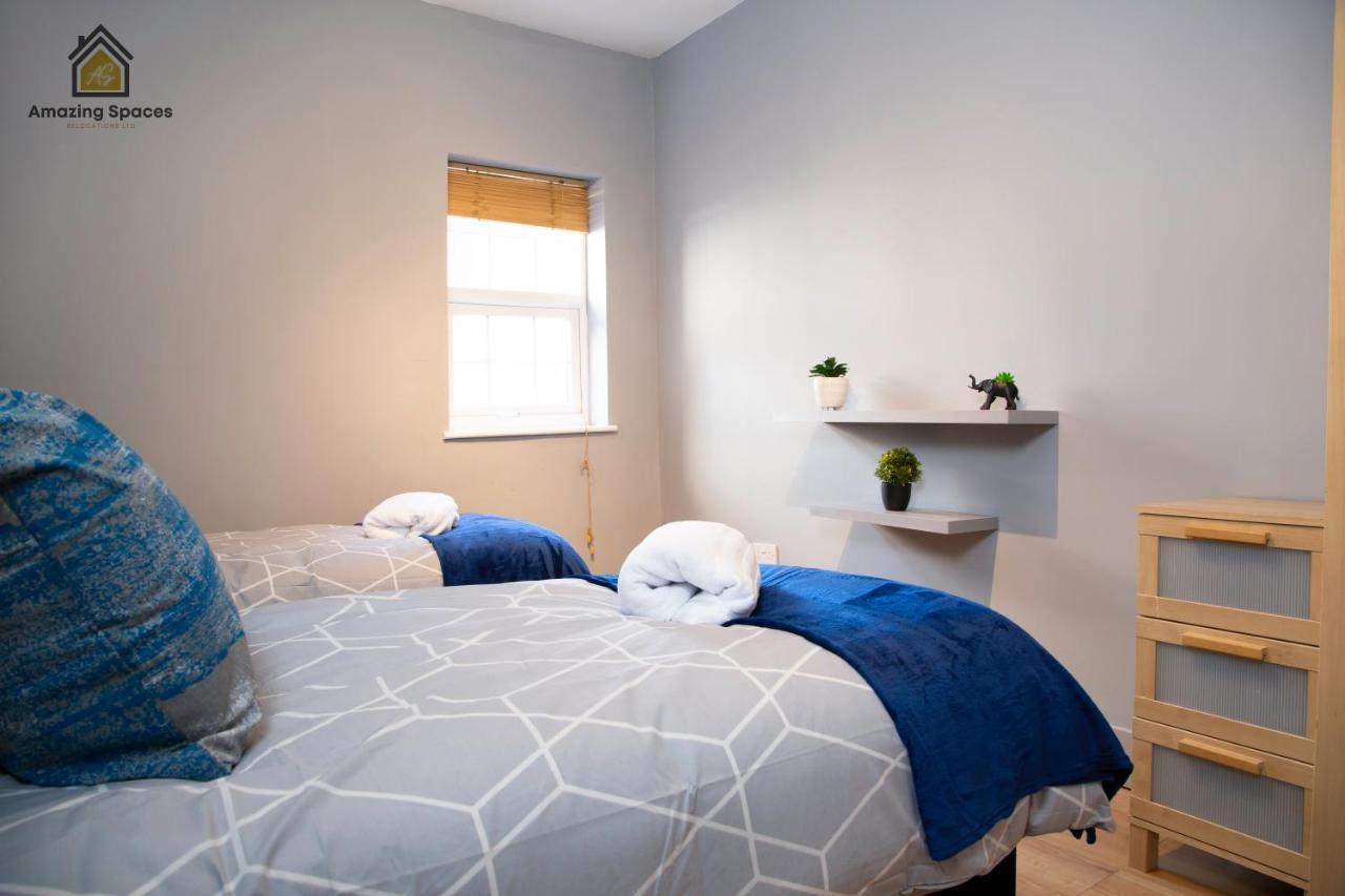 City Centre 2 Bed Flat Sleeps 3 For Work And Leisure With Free Wifi By Amazing Spaces Relocations Ltd Warrington Bagian luar foto