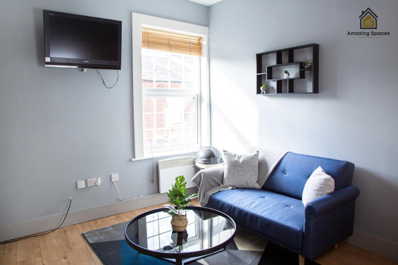 City Centre 2 Bed Flat Sleeps 3 For Work And Leisure With Free Wifi By Amazing Spaces Relocations Ltd Warrington Bagian luar foto