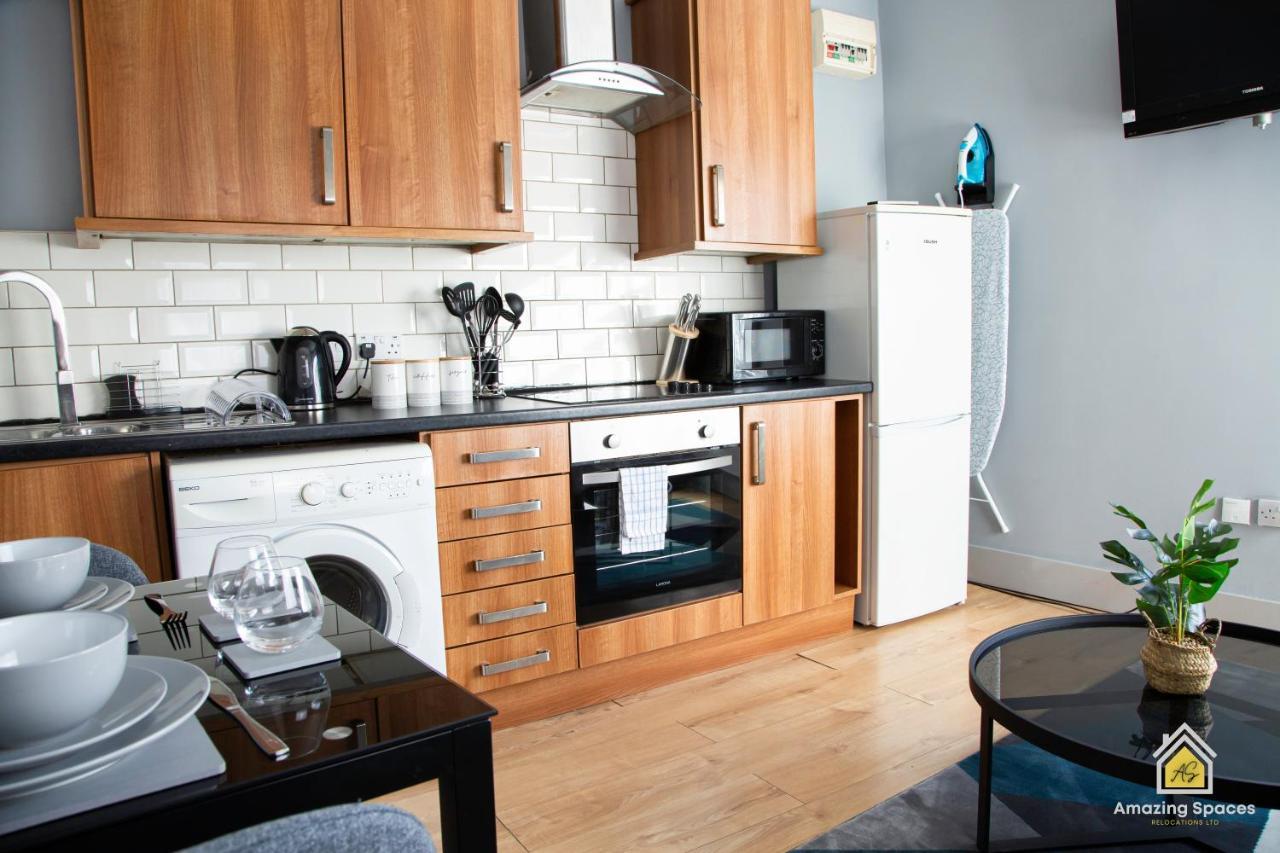 City Centre 2 Bed Flat Sleeps 3 For Work And Leisure With Free Wifi By Amazing Spaces Relocations Ltd Warrington Bagian luar foto