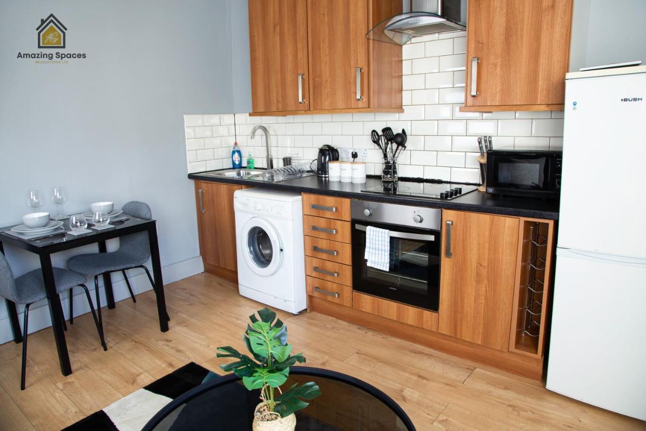 City Centre 2 Bed Flat Sleeps 3 For Work And Leisure With Free Wifi By Amazing Spaces Relocations Ltd Warrington Bagian luar foto