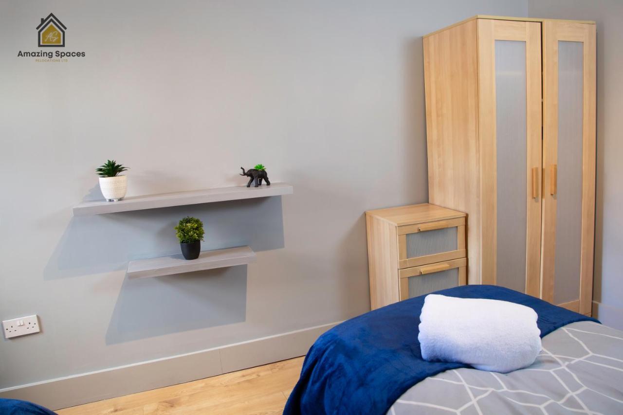 City Centre 2 Bed Flat Sleeps 3 For Work And Leisure With Free Wifi By Amazing Spaces Relocations Ltd Warrington Bagian luar foto